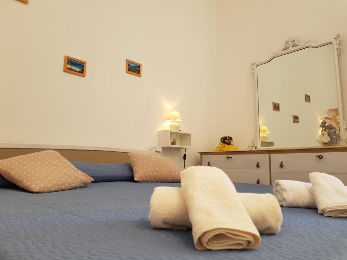 Casa Di Giu Bed & Breakfast Porto Torres Dış mekan fotoğraf